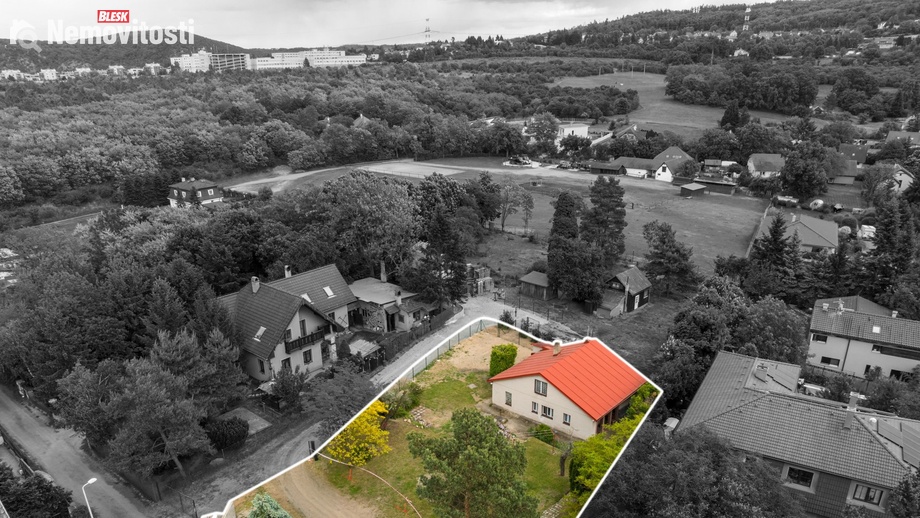 Prodej stavebního pozemku 972 m², Praha - Lipence