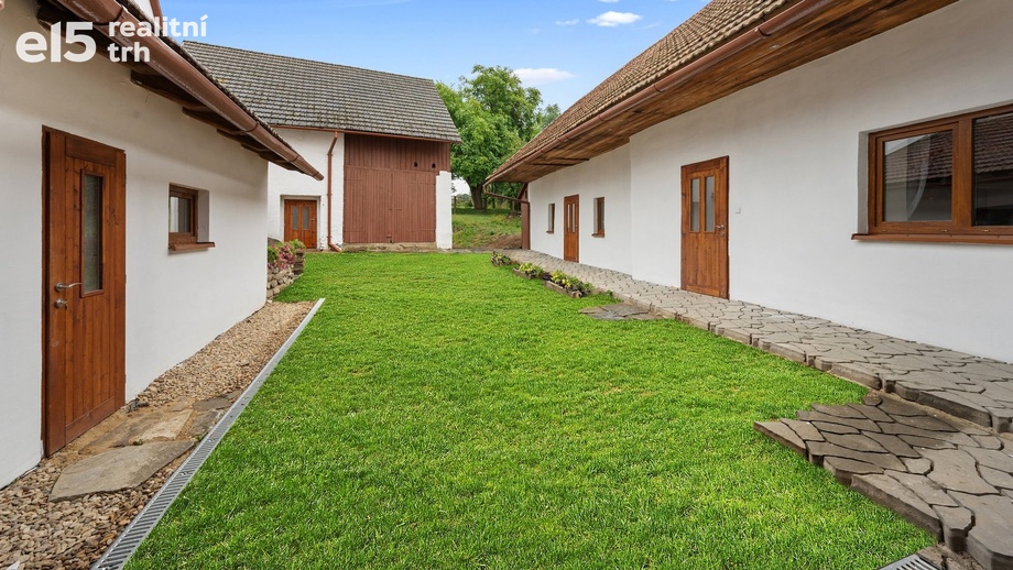 Prodej rodinného domu 240 m², Ústup