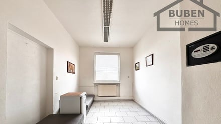 Pronájem skladu 710 m², Planá