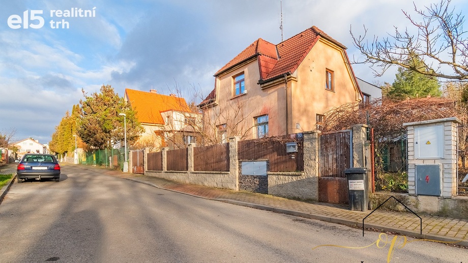 Prodej rodinného domu 210 m², Praha 12