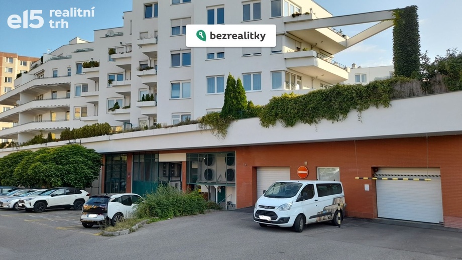 Prodej garáže 33 m², Praha - Hlubočepy