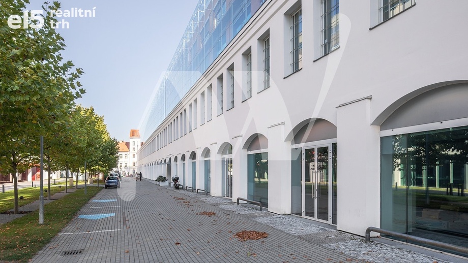 Pronájem kanceláře, 1 426 m² - Praha - Karlín