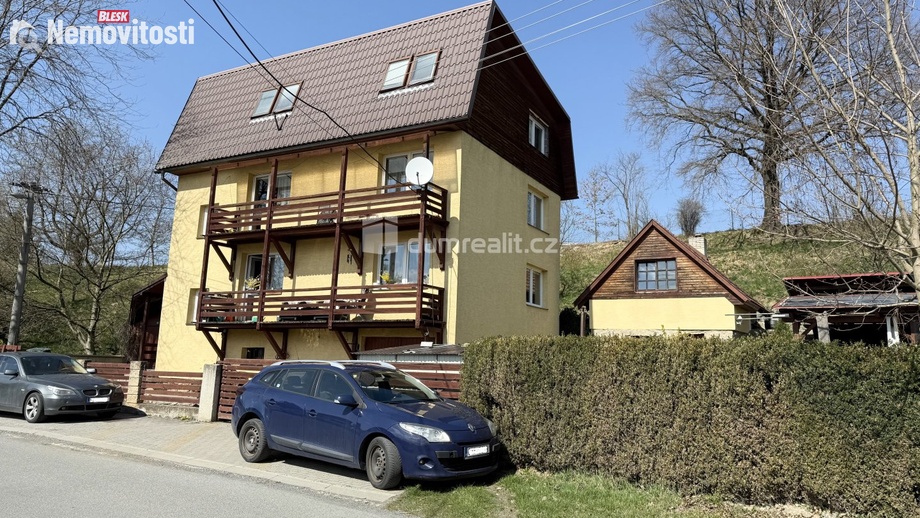 Prodej vícegeneračního domu 300 m², Zašová