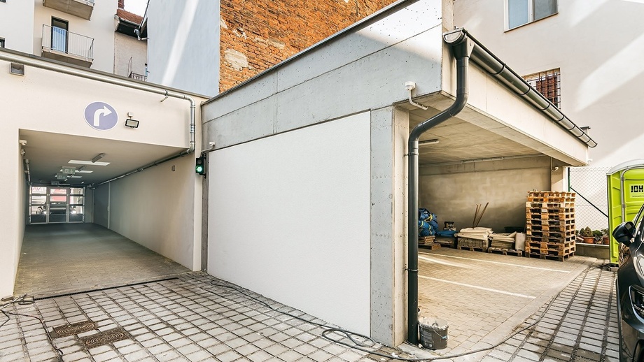 Pronájem garážového stání 20 m², Brno - Trnitá