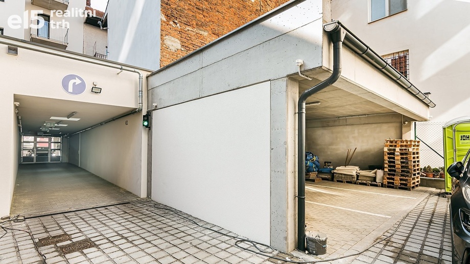 Pronájem garážové stání, 20 m² - Brno - Trnitá
