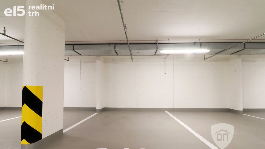 Pronájem garážové stání, 15 m² - Praha - Hloubětín