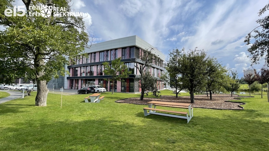 Pronájem kanceláře 960 m², Brno - Medlánky