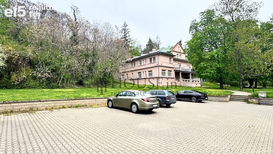 Pronájem garážové stání, 12 m² - Praha - Vysočany