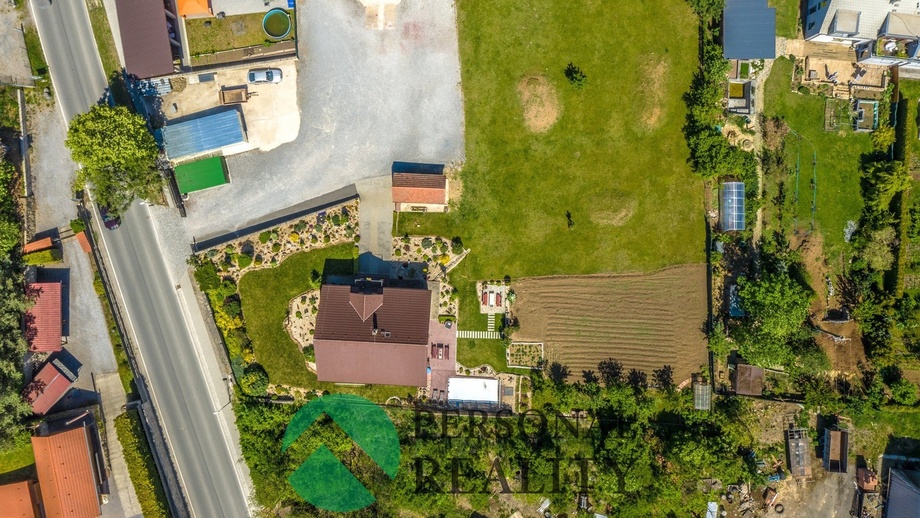 Prodej stavebního pozemku 1 896 m², Tachlovice