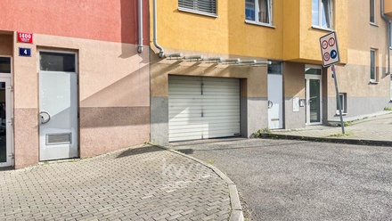 Prodej garážového stání 12 m², Praha - Kunratice
