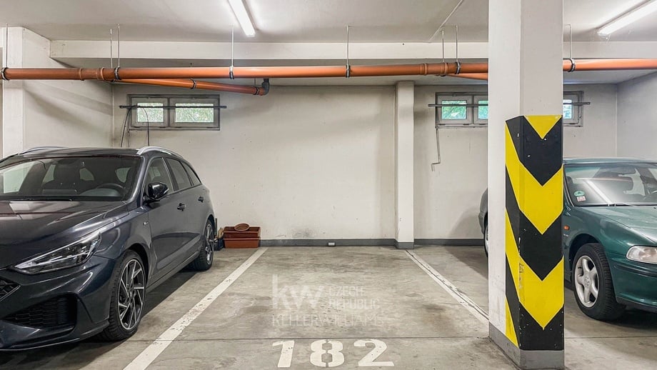 Prodej garážové stání, 12 m² - Praha - Kunratice