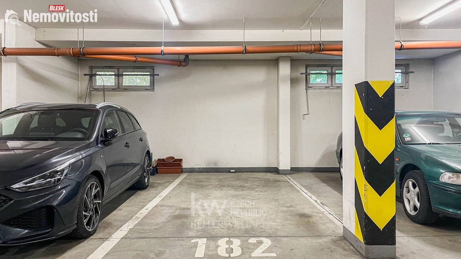 Prodej garážového stání 12 m², Praha - Kunratice