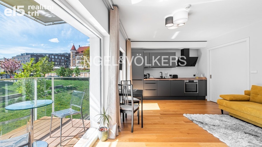 Prodej byty 1+kk, 45 m² - Praha - Smíchov