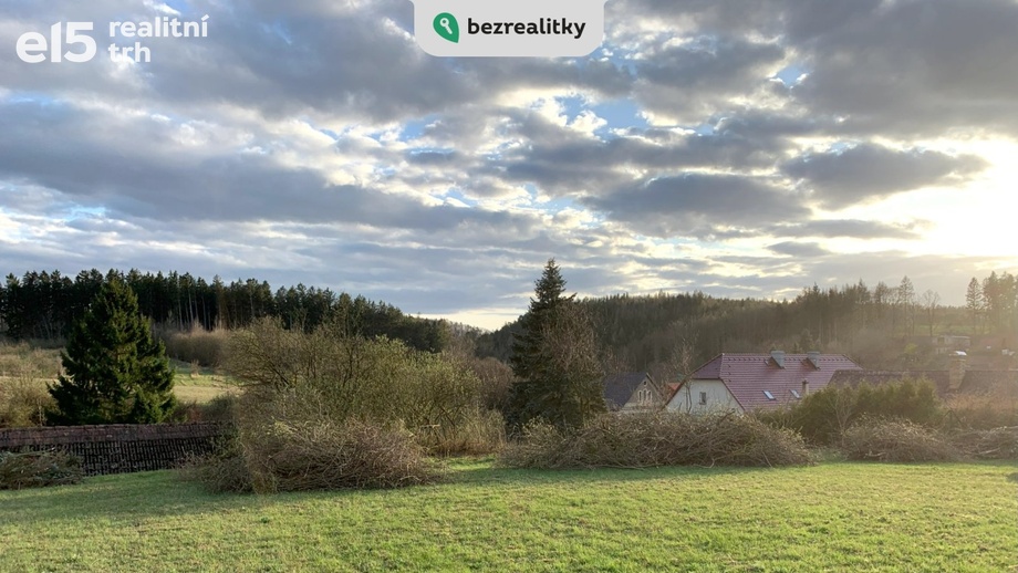 Prodej stavebního pozemku 1 281 m², Střemošice