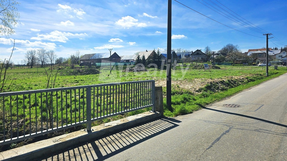 Prodej stavebního pozemku 2 195 m², Lhotka