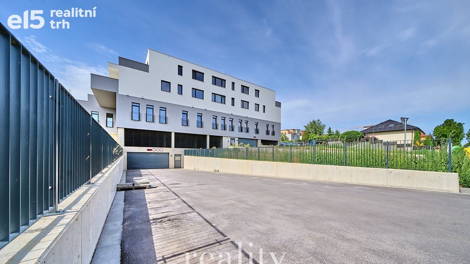 Pronájem garážové stání, 16 m² - Znojmo