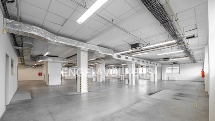 Pronájem výrobního prostoru 1 100 m², Praha - Braník