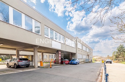 Pronájem výrobního prostoru 1 100 m², Praha - Braník