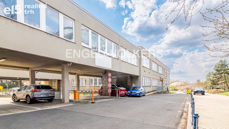 Pronájem výrobního prostoru 1 100 m², Praha - Braník