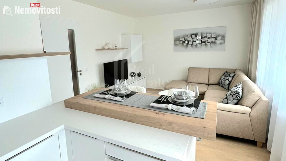 Pronájem bytu 2+kk 54 m², Praha - Strašnice