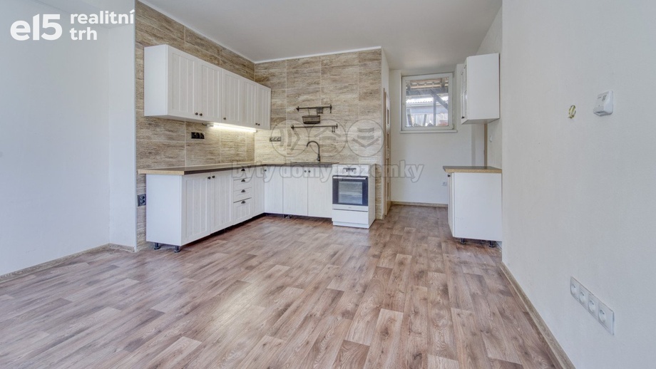 Pronájem byty 2+kk, 39 m² - Chrást
