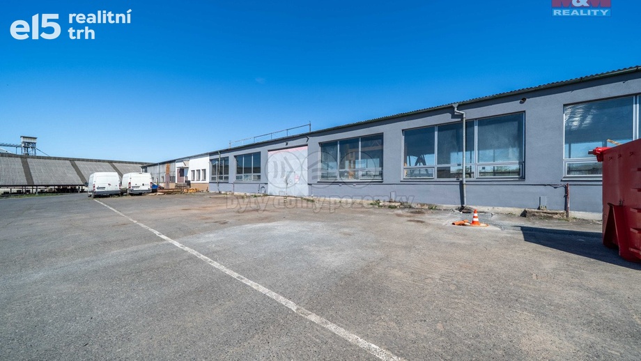 Pronájem skladu 346 m², Osek