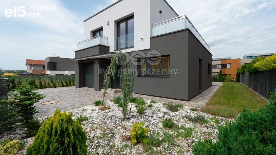 Pronájem rodinné domy, 220 m² - Praha - Černý Most