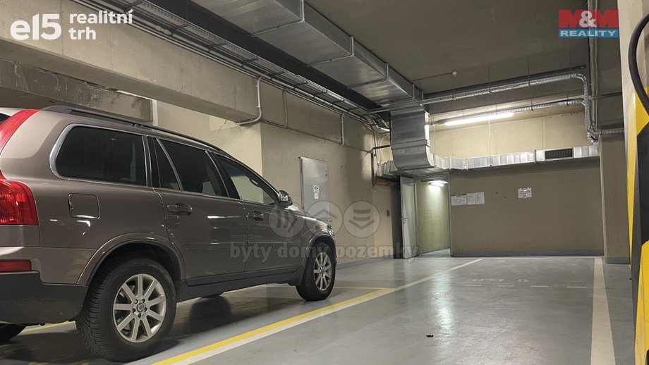 Pronájem garážové stání, 25 m² - Praha - Vinohrady