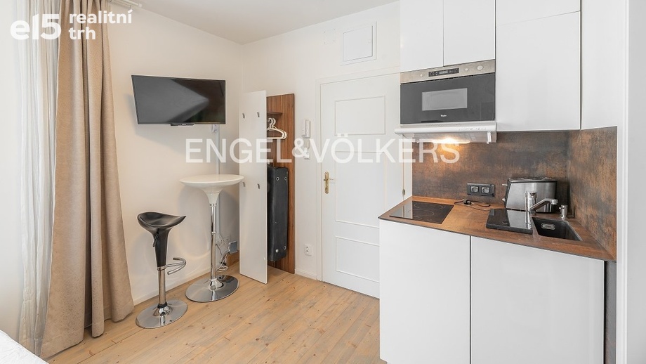 Pronájem byty 1+kk, 15 m² - Praha - Smíchov