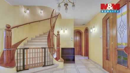 Prodej rodinného domu 328 m², Praha 12