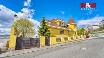 Prodej rodinného domu 328 m², Praha 12