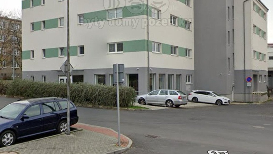 Pronájem kanceláře 411 m², Louny
