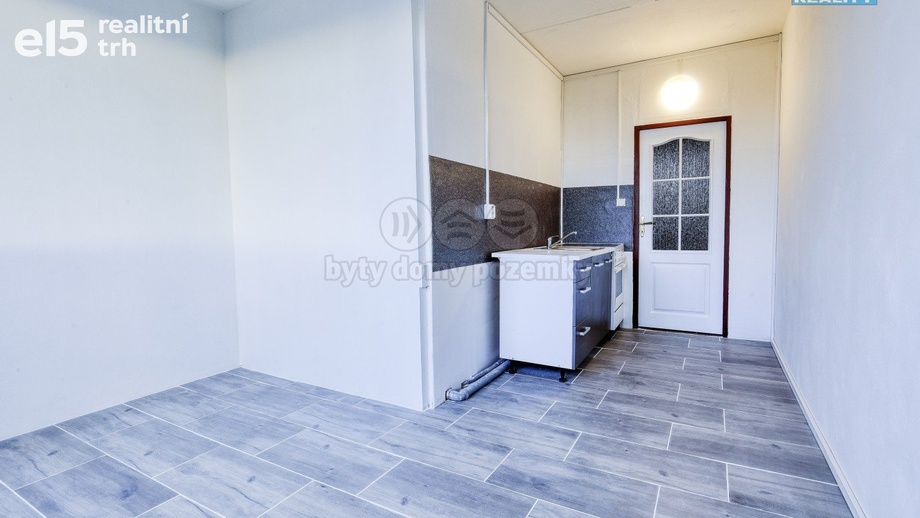 Pronájem byty 2+1, 71 m² - Rovná