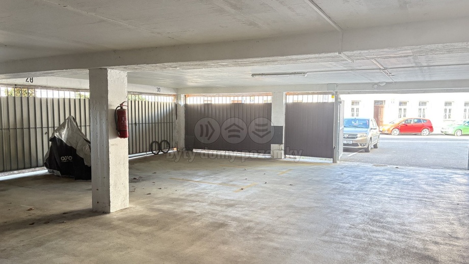 Prodej garážového stání 15 m², Praha - Strašnice