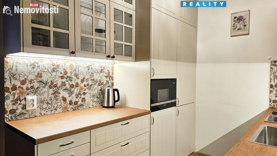 Pronájem bytu 1+kk 30 m², Bradlec