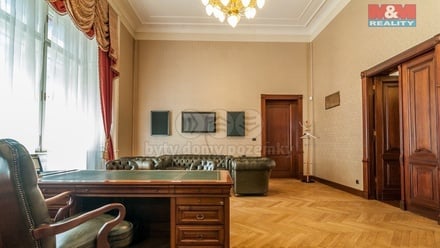 Prodej kanceláře 664 m², Praha 5