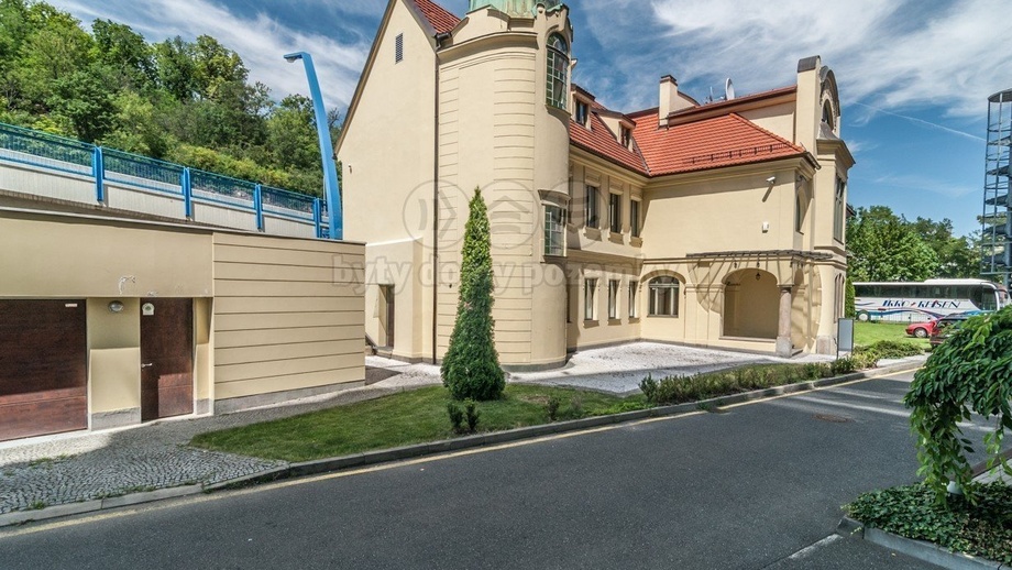 Prodej kanceláře 664 m², Praha - Smíchov