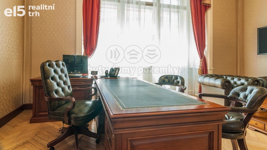 Prodej kanceláře 664 m², Praha 5