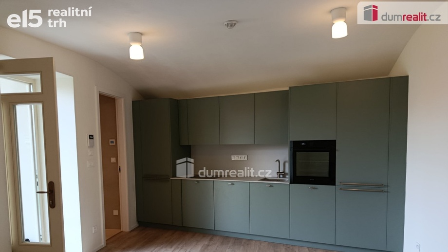 Pronájem byty 1+kk, 34 m² - Praha - Nusle