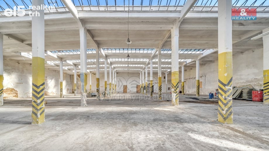 Prodej obchodního prostoru 1 500 m², Červená Voda