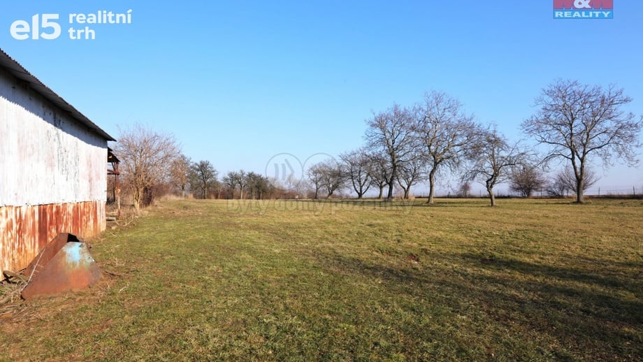 Prodej pole 8 245 m², Miskovice