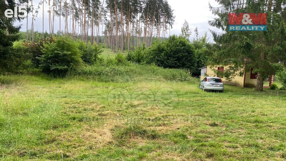 Prodej specifického pozemku 1 037 m², Sentice
