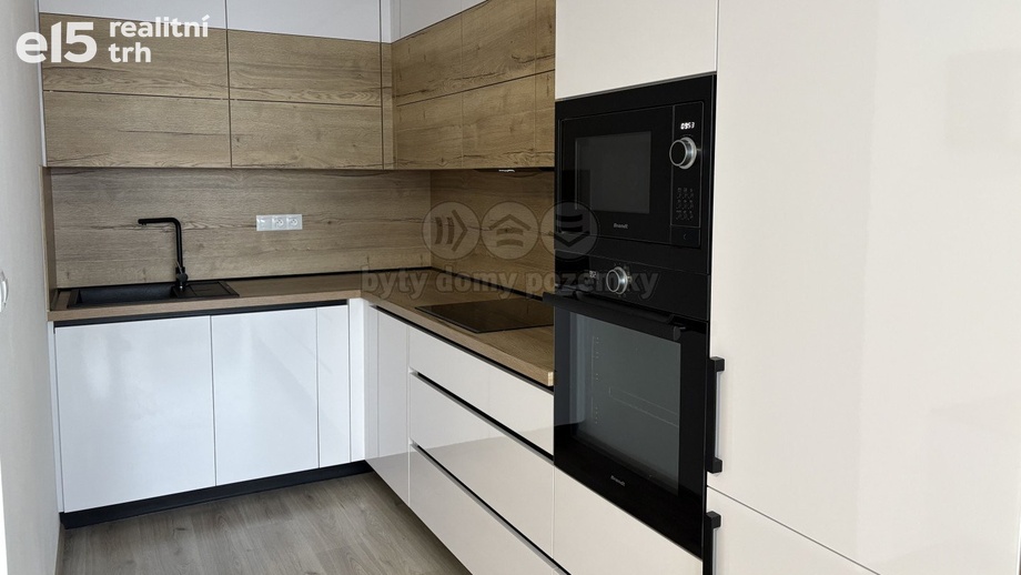 Pronájem byty 1+kk, 35 m² - Pardubice - Zelené Předměstí