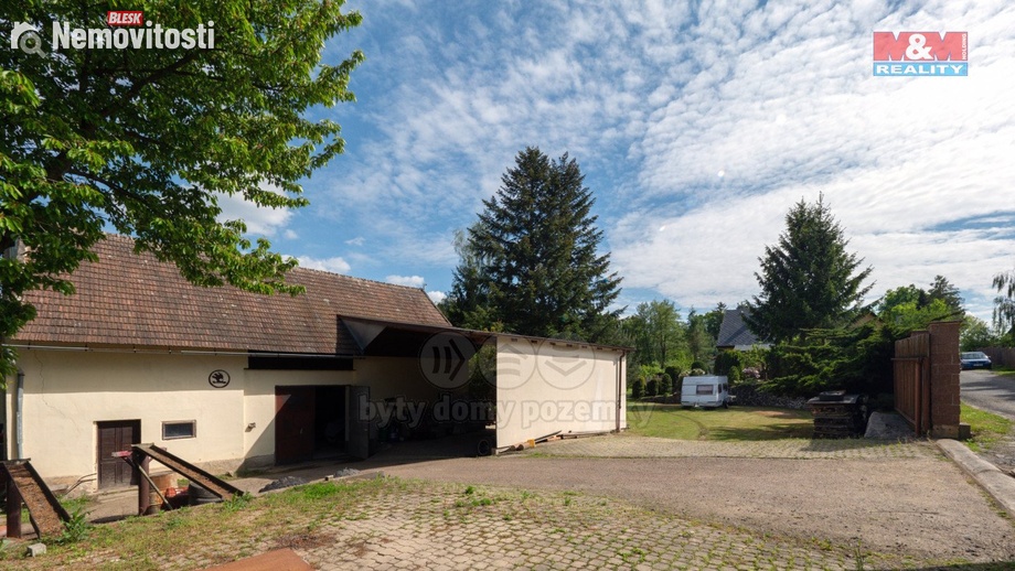 Prodej stavebního pozemku 1 100 m², Strančice