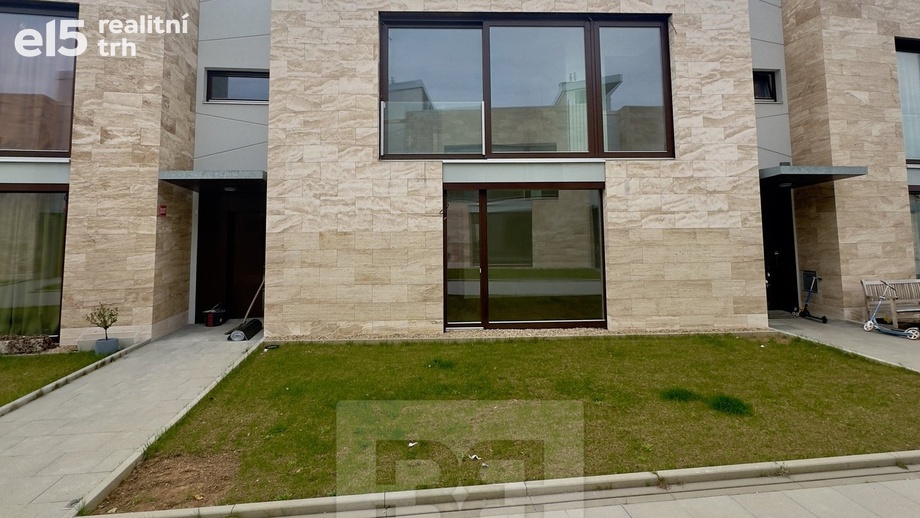 Pronájem rodinné domy, 405 m² - Praha - Libuš