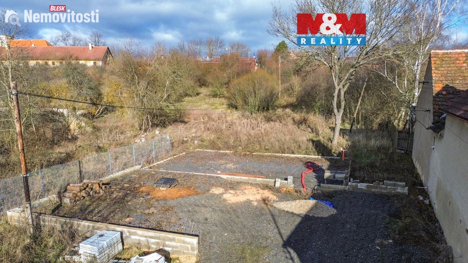 Prodej stavebního pozemku 615 m², Vroutek