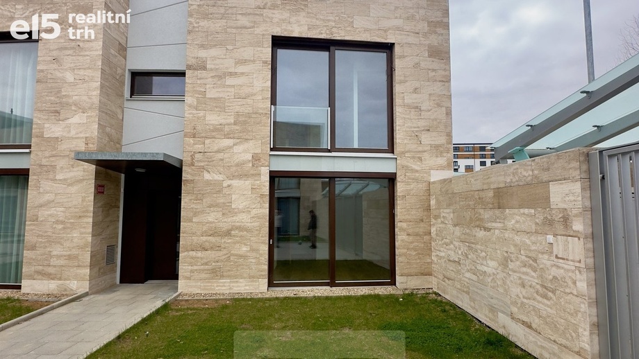Pronájem rodinné domy, 304 m² - Praha - Libuš