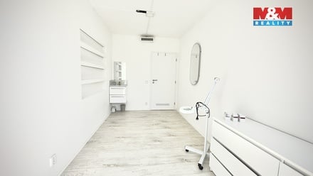 Pronájem obchodního prostoru 18 m², Praha 12