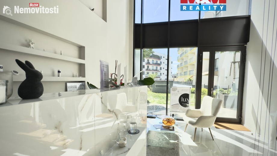 Pronájem obchodního prostoru 18 m², Praha 12