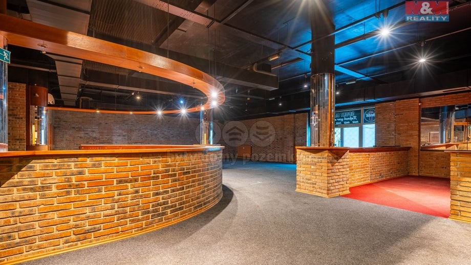 Pronájem obchodního prostoru 324 m², Praha